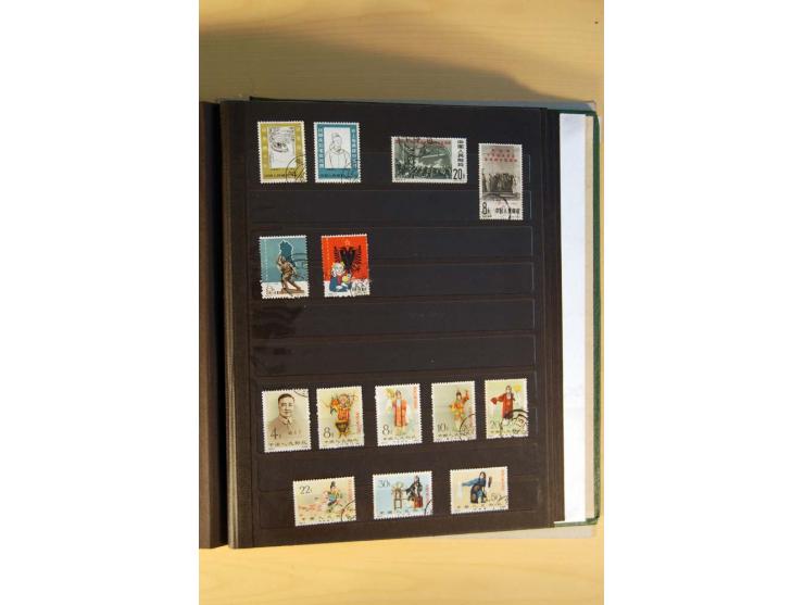 1949/70, vorwiegend gestempelte Sammlung mit besseren, dabei Mi.-Nr. 736-38 und 741-43B im Paar gestempelt, Block 7 postfrisc