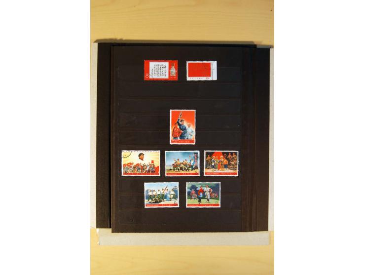 1949/70, vorwiegend gestempelte Sammlung mit besseren, dabei Mi.-Nr. 736-38 und 741-43B im Paar gestempelt, Block 7 postfrisc