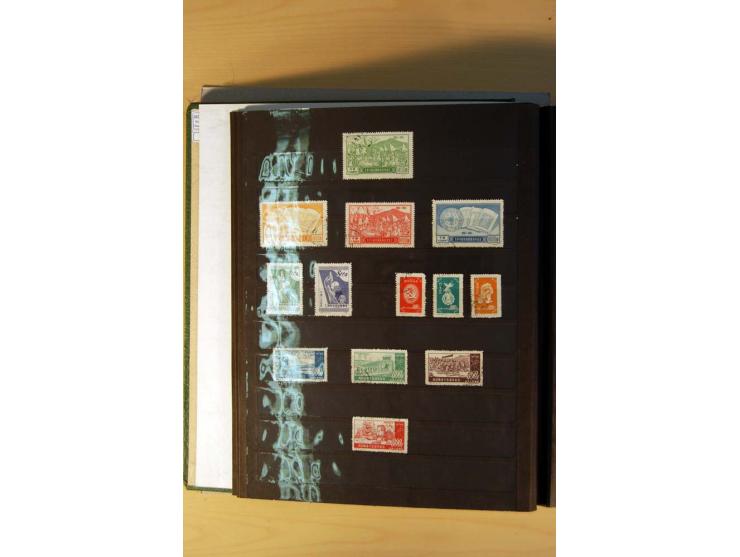 1949/70, vorwiegend gestempelte Sammlung mit besseren, dabei Mi.-Nr. 736-38 und 741-43B im Paar gestempelt, Block 7 postfrisc