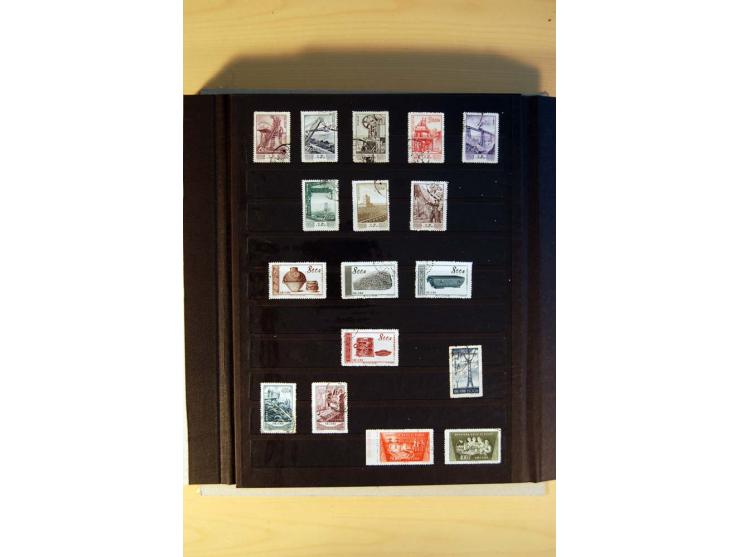 1949/70, vorwiegend gestempelte Sammlung mit besseren, dabei Mi.-Nr. 736-38 und 741-43B im Paar gestempelt, Block 7 postfrisc