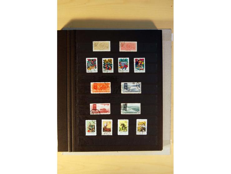 1949/70, vorwiegend gestempelte Sammlung mit besseren, dabei Mi.-Nr. 736-38 und 741-43B im Paar gestempelt, Block 7 postfrisc
