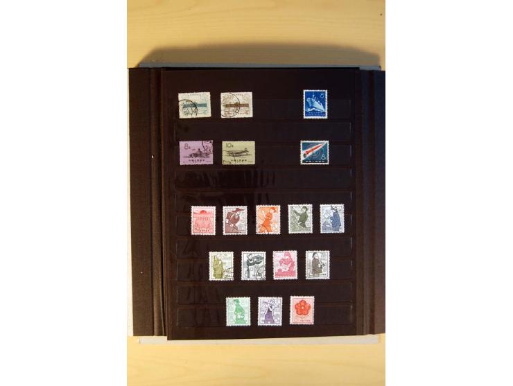 1949/70, vorwiegend gestempelte Sammlung mit besseren, dabei Mi.-Nr. 736-38 und 741-43B im Paar gestempelt, Block 7 postfrisc