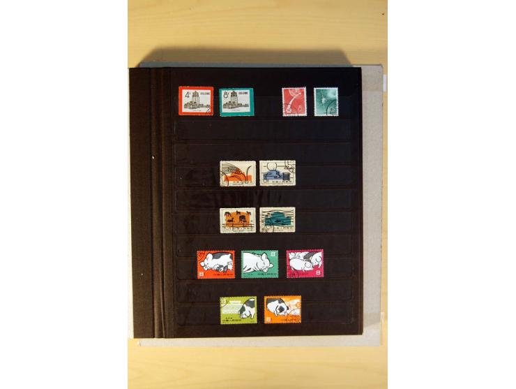 1949/70, vorwiegend gestempelte Sammlung mit besseren, dabei Mi.-Nr. 736-38 und 741-43B im Paar gestempelt, Block 7 postfrisc