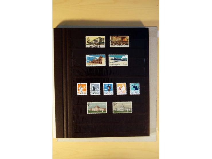 1949/70, vorwiegend gestempelte Sammlung mit besseren, dabei Mi.-Nr. 736-38 und 741-43B im Paar gestempelt, Block 7 postfrisc