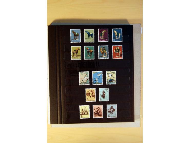 1949/70, vorwiegend gestempelte Sammlung mit besseren, dabei Mi.-Nr. 736-38 und 741-43B im Paar gestempelt, Block 7 postfrisc