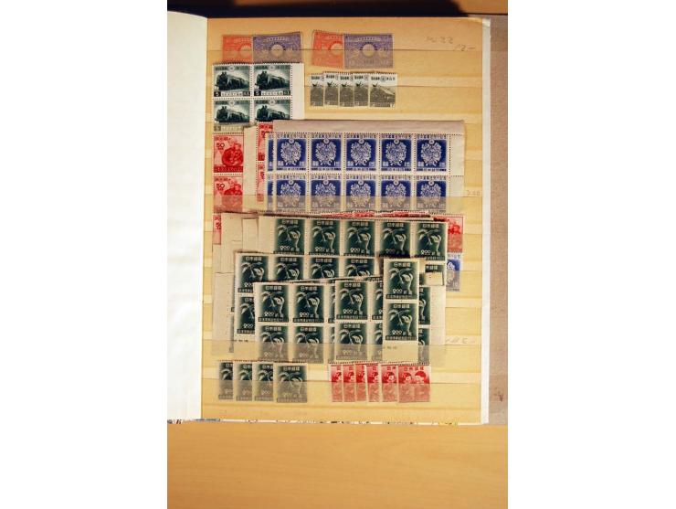 1894/1958, postfrischer und etwas ungebrauchter Posten, vieles in Einheiten, im Einsteckbuch