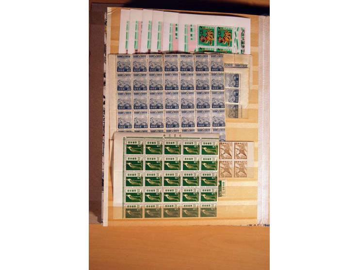 1894/1958, postfrischer und etwas ungebrauchter Posten, vieles in Einheiten, im Einsteckbuch