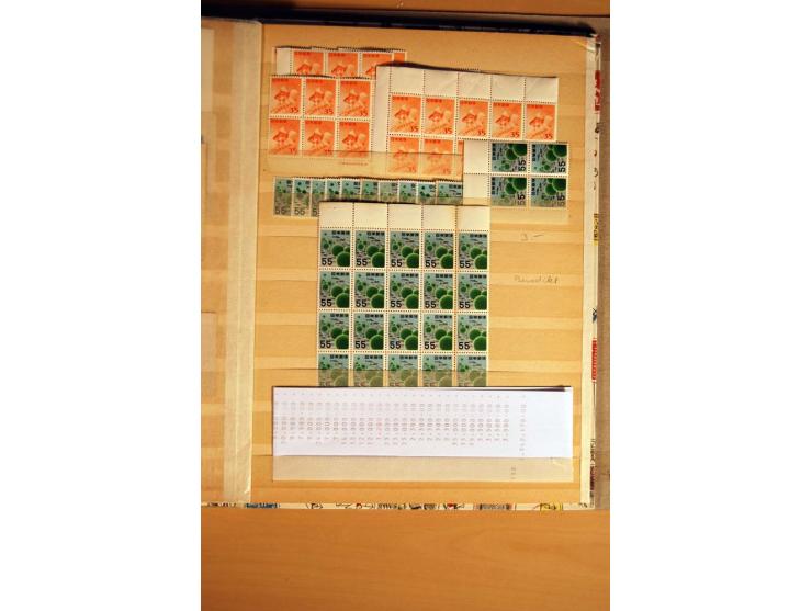 1894/1958, postfrischer und etwas ungebrauchter Posten, vieles in Einheiten, im Einsteckbuch