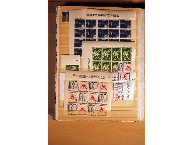 1894/1958, postfrischer und etwas ungebrauchter Posten, vieles in Einheiten, im Einsteckbuch