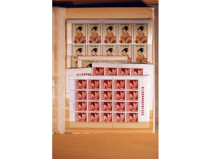 1894/1958, postfrischer und etwas ungebrauchter Posten, vieles in Einheiten, im Einsteckbuch