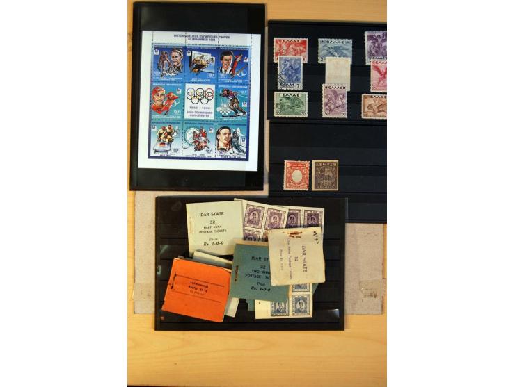 1800/1998 (ca.), postfrischer, ungebrauchter und ungestempelter Posten mit einigen briefen und Karten, dabnei gute Ausgaben, 
