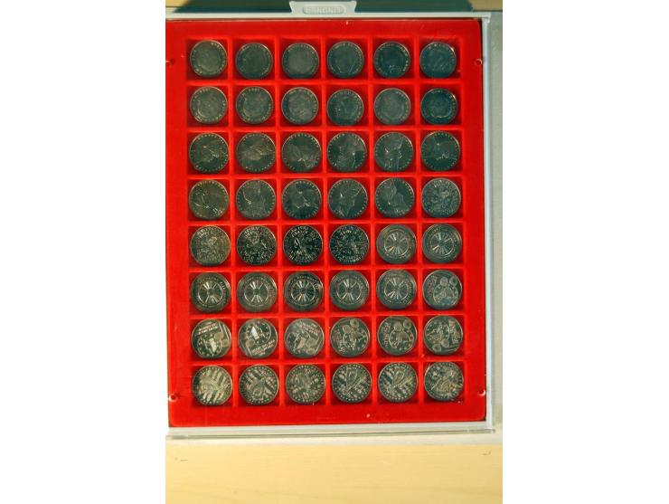 1966/2009, umfangreicher Sammlungsposten mit Schwerpunkt bei den Bund-Sondermünzen 5 DM und 10 DM inkl. Numisbriefen, dazu no