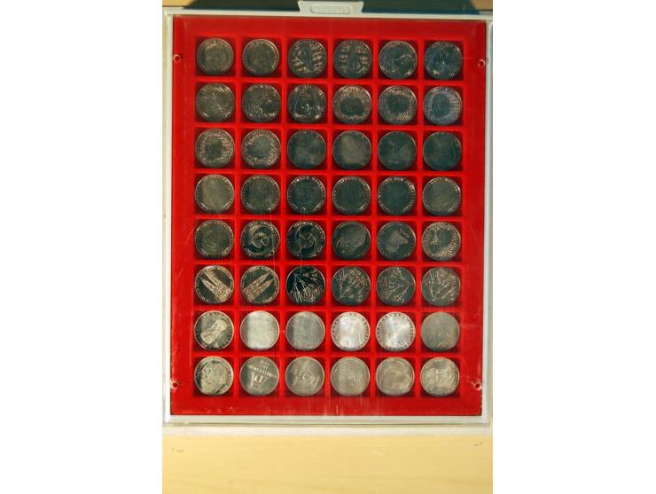 1966/2009, umfangreicher Sammlungsposten mit Schwerpunkt bei den Bund-Sondermünzen 5 DM und 10 DM inkl. Numisbriefen, dazu no