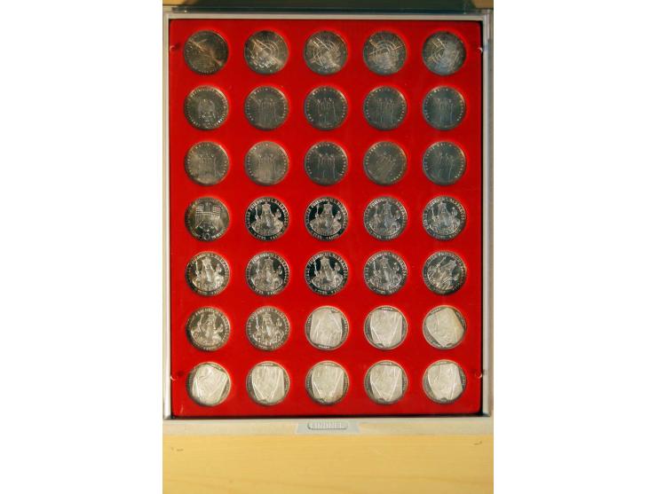1966/2009, umfangreicher Sammlungsposten mit Schwerpunkt bei den Bund-Sondermünzen 5 DM und 10 DM inkl. Numisbriefen, dazu no