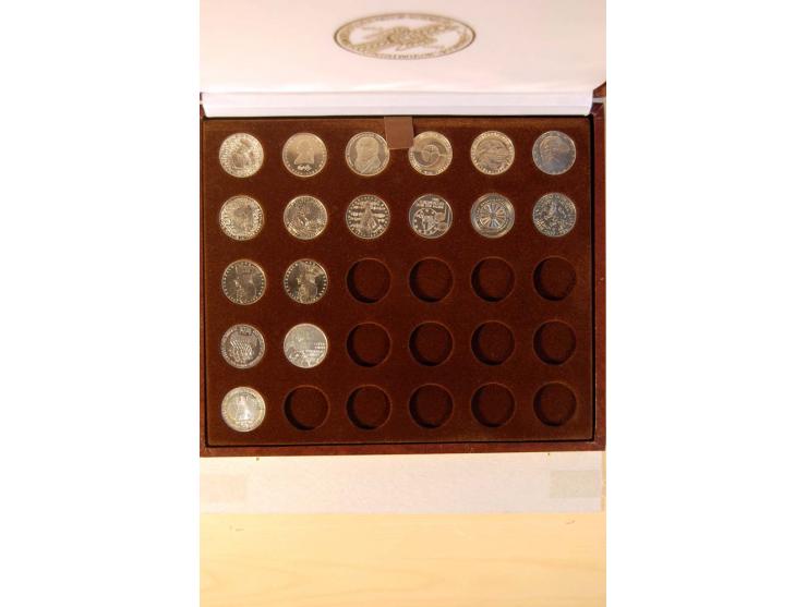 1966/2009, umfangreicher Sammlungsposten mit Schwerpunkt bei den Bund-Sondermünzen 5 DM und 10 DM inkl. Numisbriefen, dazu no
