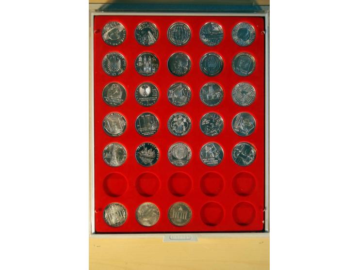 1966/2009, umfangreicher Sammlungsposten mit Schwerpunkt bei den Bund-Sondermünzen 5 DM und 10 DM inkl. Numisbriefen, dazu no