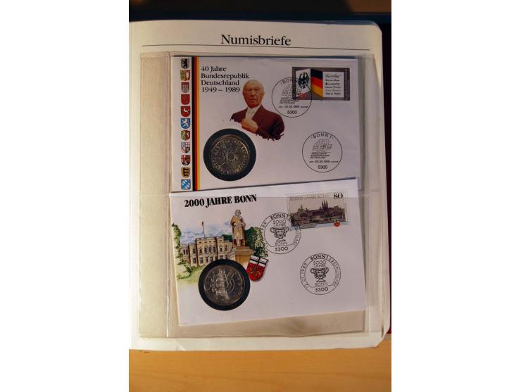 1966/2009, umfangreicher Sammlungsposten mit Schwerpunkt bei den Bund-Sondermünzen 5 DM und 10 DM inkl. Numisbriefen, dazu no