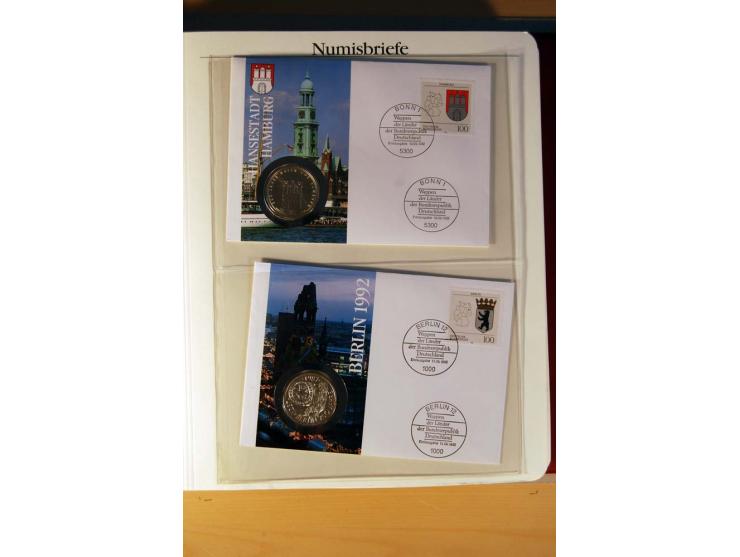 1966/2009, umfangreicher Sammlungsposten mit Schwerpunkt bei den Bund-Sondermünzen 5 DM und 10 DM inkl. Numisbriefen, dazu no