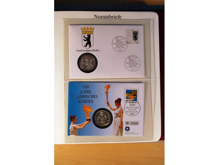1966/2009, umfangreicher Sammlungsposten mit Schwerpunkt bei den Bund-Sondermünzen 5 DM und 10 DM inkl. Numisbriefen, dazu no