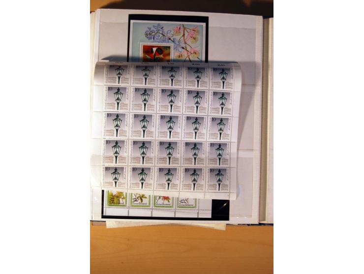 FAUNA UND FLORA: 1900/2003 (ca.), postfrische, ungebrauchte und gestempelte riesige Sammlung mit Schwerpunkt Flora, dabei auc