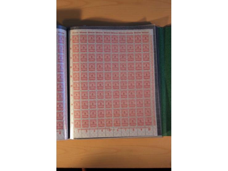 1915/23, Zusammenstellung Infla-Ausgaben in kpl. Bogen mit Farben und anderen Besonderheiten, u.a. Mi.-Nr. 115c(3), d(5), 246