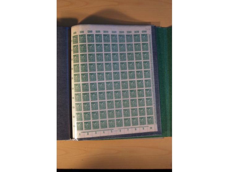 1915/23, Zusammenstellung Infla-Ausgaben in kpl. Bogen mit Farben und anderen Besonderheiten, u.a. Mi.-Nr. 115c(3), d(5), 246