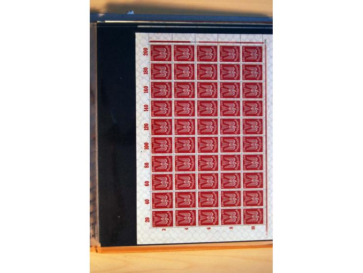 1916/23, ungebrauchte, postrische und gestempelte Sammlung, sehr spezialisiert mit einer Vielzahl an Besonderheiten wie Einhe