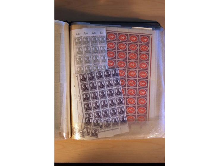 1919/23, Infla, postfrischer reichhaltiger Posten in Bogen und Bogenteilen