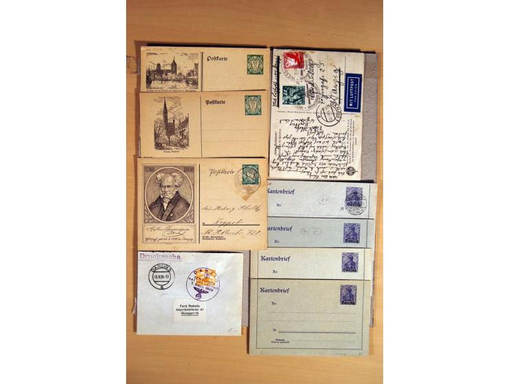1920/39, über 200 Briefe und Karten mit Schwerpunkt bei den Ganzsachen, dabei viele Bildpost- und Sonderkarten, Halbamtliche 