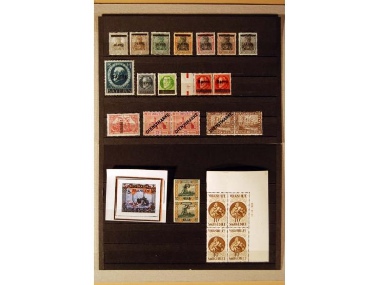 1920/34, ungebrauchte und postfrische sehr umfangreiche Sammlung mit einer Vielzahl von Aufdrucktypen, Abarten, ungezähnten W