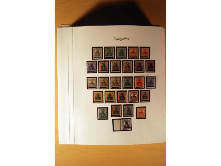 1920/34, ungebrauchte und postfrische sehr umfangreiche Sammlung mit einer Vielzahl von Aufdrucktypen, Abarten, ungezähnten W