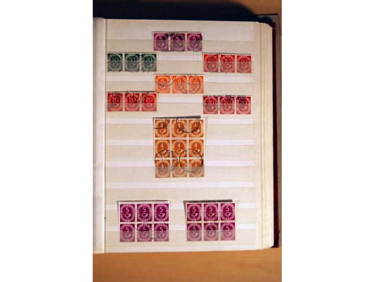 1951, Posthorn, umfangreiche gestempelte Spezialsammlung mit schönen Briefstücken, dabei waagerechte und senkrechte Paare, Vi
