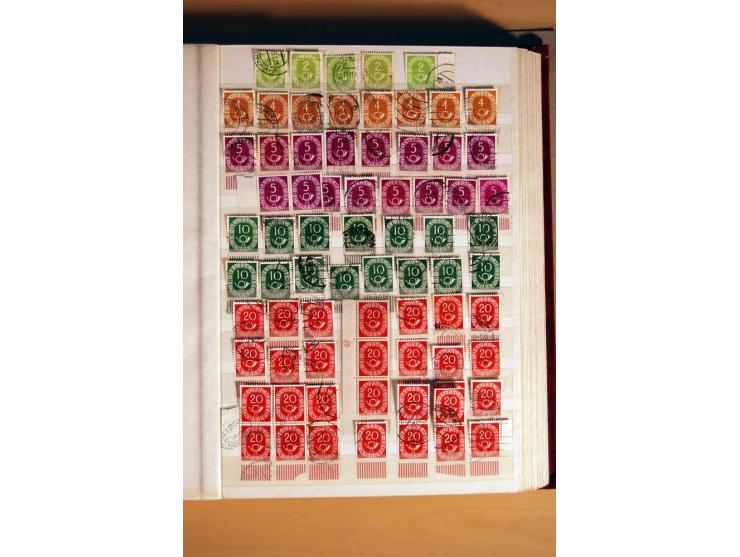 1951, Posthorn, umfangreiche gestempelte Spezialsammlung mit schönen Briefstücken, dabei waagerechte und senkrechte Paare, Vi