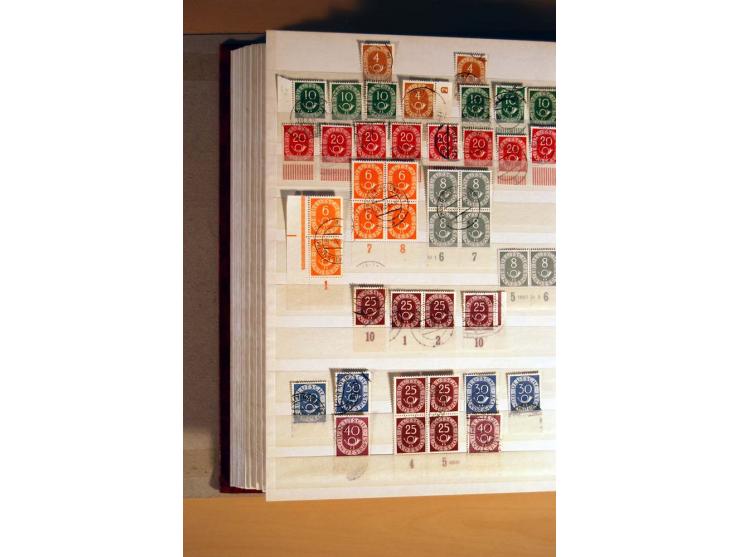 1951, Posthorn, umfangreiche gestempelte Spezialsammlung mit schönen Briefstücken, dabei waagerechte und senkrechte Paare, Vi