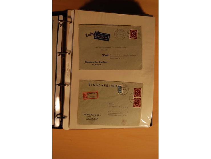 1951, POSTHORN, umfangreiche Sammlung mit einigen hundert Briefen, Karten und Paketkarten in 6 Ordnern inkl. 1 Band Ganzsache