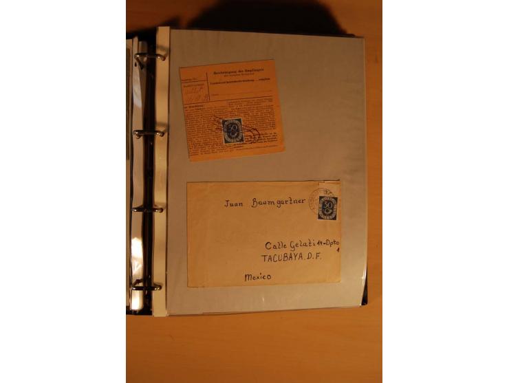 1951, POSTHORN, umfangreiche Sammlung mit einigen hundert Briefen, Karten und Paketkarten in 6 Ordnern inkl. 1 Band Ganzsache