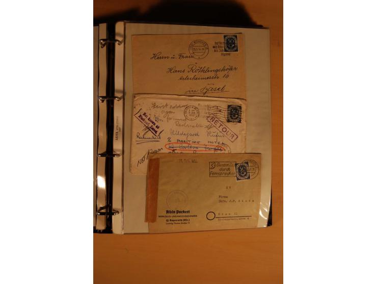 1951, POSTHORN, umfangreiche Sammlung mit einigen hundert Briefen, Karten und Paketkarten in 6 Ordnern inkl. 1 Band Ganzsache
