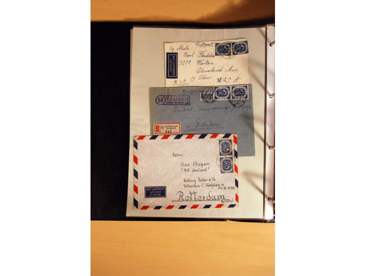 1951, POSTHORN, umfangreiche Sammlung mit einigen hundert Briefen, Karten und Paketkarten in 6 Ordnern inkl. 1 Band Ganzsache