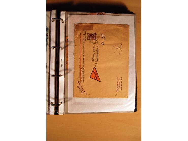 1951, POSTHORN, umfangreiche Sammlung mit einigen hundert Briefen, Karten und Paketkarten in 6 Ordnern inkl. 1 Band Ganzsache