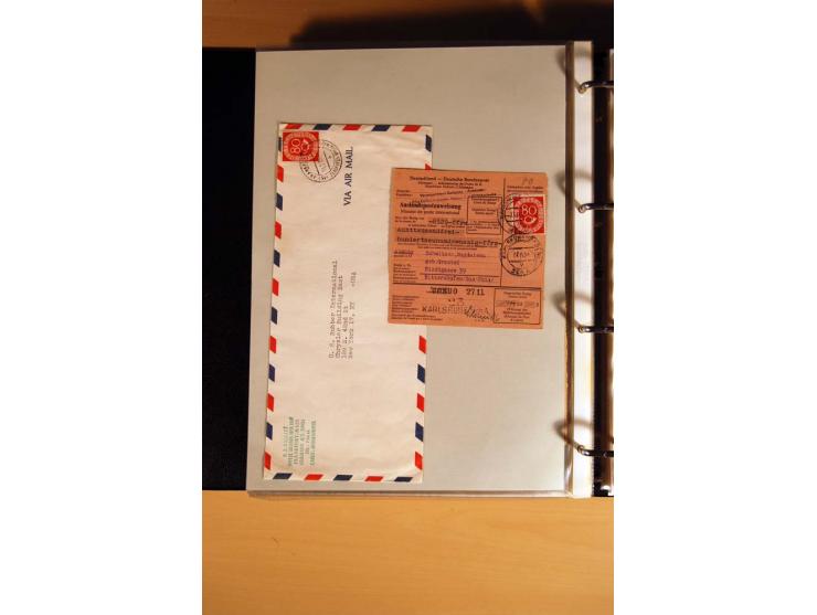 1951, POSTHORN, umfangreiche Sammlung mit einigen hundert Briefen, Karten und Paketkarten in 6 Ordnern inkl. 1 Band Ganzsache