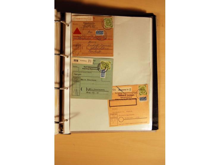 1951, POSTHORN, umfangreiche Sammlung mit einigen hundert Briefen, Karten und Paketkarten in 6 Ordnern inkl. 1 Band Ganzsache
