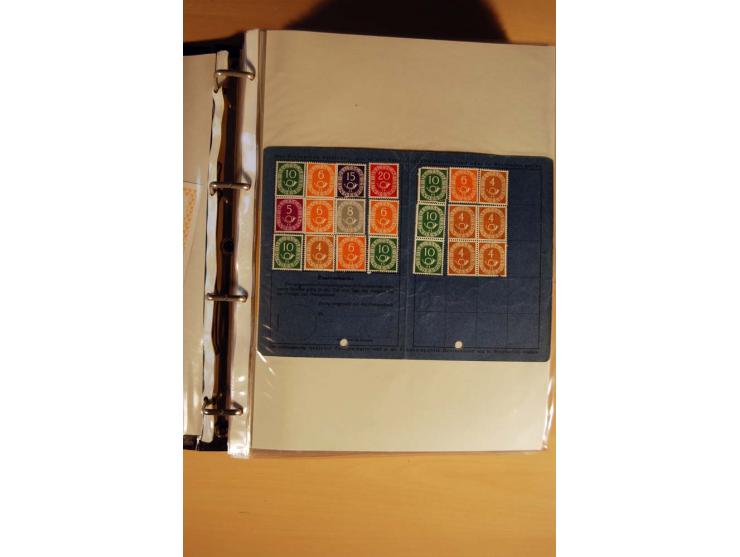 1951, POSTHORN, umfangreiche Sammlung mit einigen hundert Briefen, Karten und Paketkarten in 6 Ordnern inkl. 1 Band Ganzsache