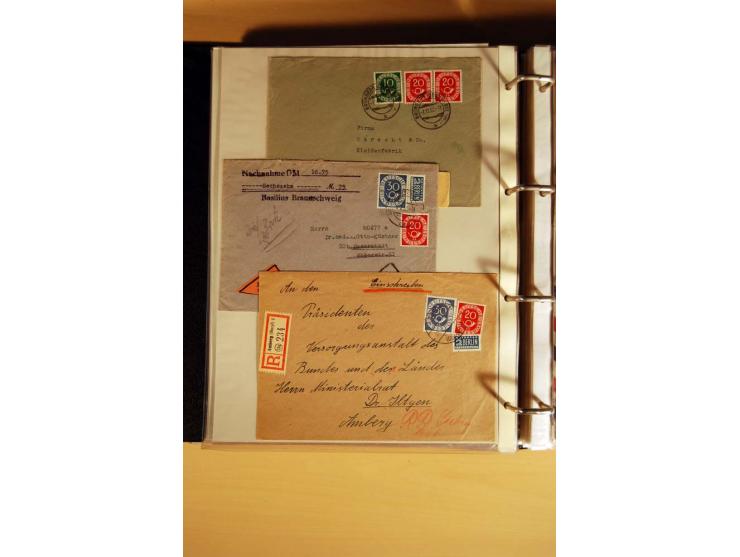 1951, POSTHORN, umfangreiche Sammlung mit einigen hundert Briefen, Karten und Paketkarten in 6 Ordnern inkl. 1 Band Ganzsache