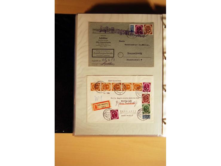 1951, POSTHORN, umfangreiche Sammlung mit einigen hundert Briefen, Karten und Paketkarten in 6 Ordnern inkl. 1 Band Ganzsache