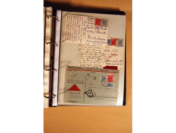1951, POSTHORN, umfangreiche Sammlung mit einigen hundert Briefen, Karten und Paketkarten in 6 Ordnern inkl. 1 Band Ganzsache