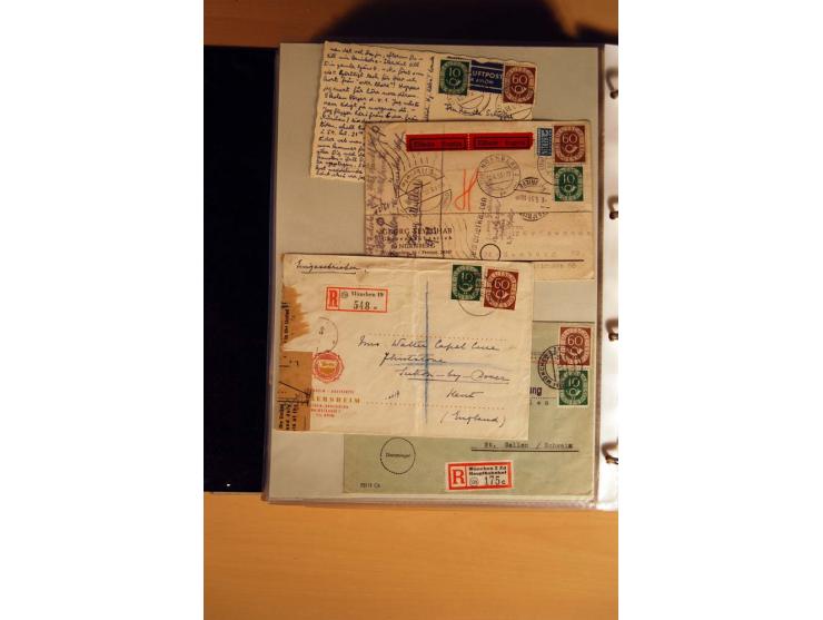 1951, POSTHORN, umfangreiche Sammlung mit einigen hundert Briefen, Karten und Paketkarten in 6 Ordnern inkl. 1 Band Ganzsache