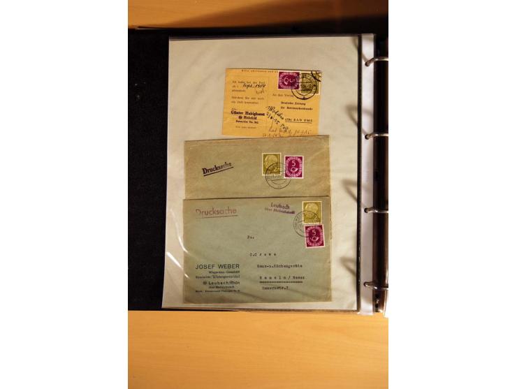 1951, POSTHORN, umfangreiche Sammlung mit einigen hundert Briefen, Karten und Paketkarten in 6 Ordnern inkl. 1 Band Ganzsache