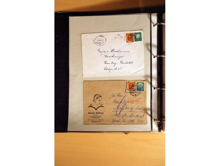 1951, POSTHORN, umfangreiche Sammlung mit einigen hundert Briefen, Karten und Paketkarten in 6 Ordnern inkl. 1 Band Ganzsache