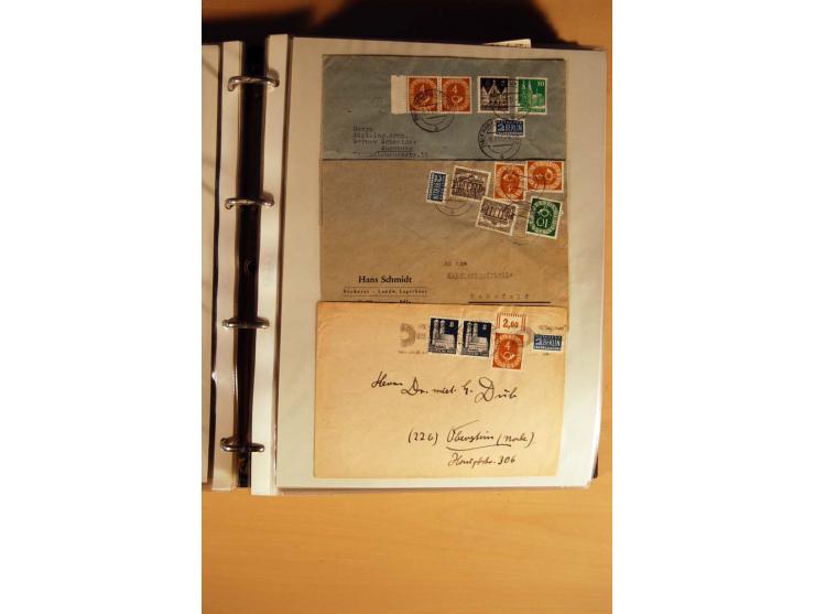 1951, POSTHORN, umfangreiche Sammlung mit einigen hundert Briefen, Karten und Paketkarten in 6 Ordnern inkl. 1 Band Ganzsache