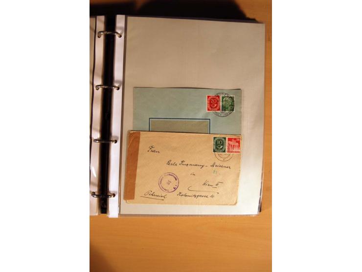 1951, POSTHORN, umfangreiche Sammlung mit einigen hundert Briefen, Karten und Paketkarten in 6 Ordnern inkl. 1 Band Ganzsache